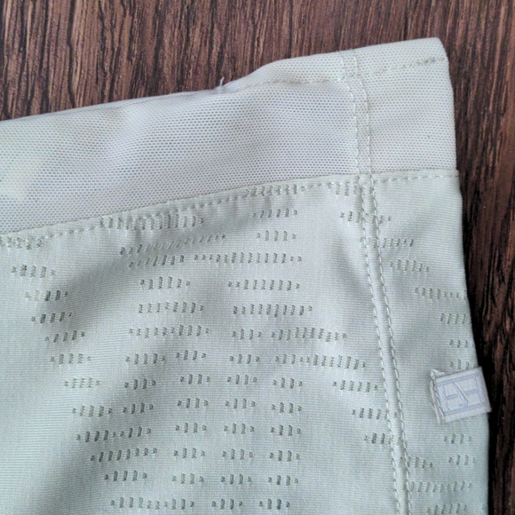 Nike Fit Dry Womans Medium Light Green Shirt - Picture 3 of 6